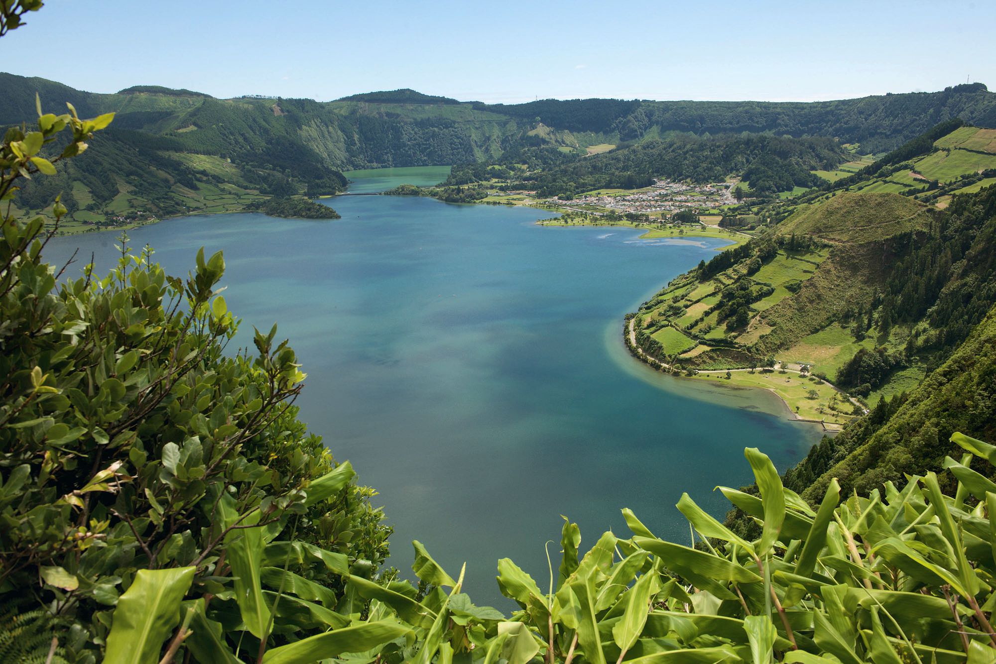 Blick auf den Lagoa Azul und Sete Cidades von Norden