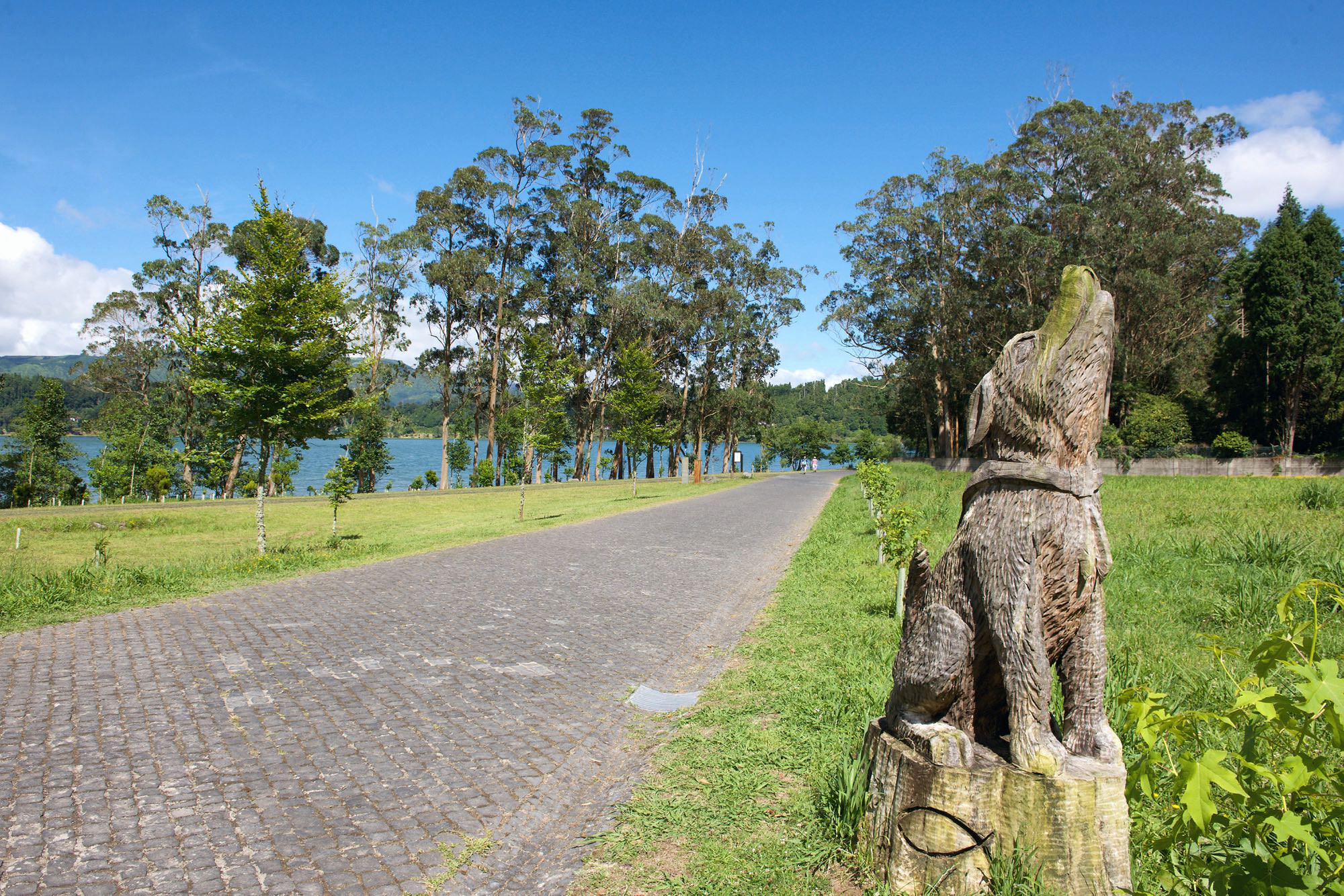 Holzschnitzerei am Seewanderweg
