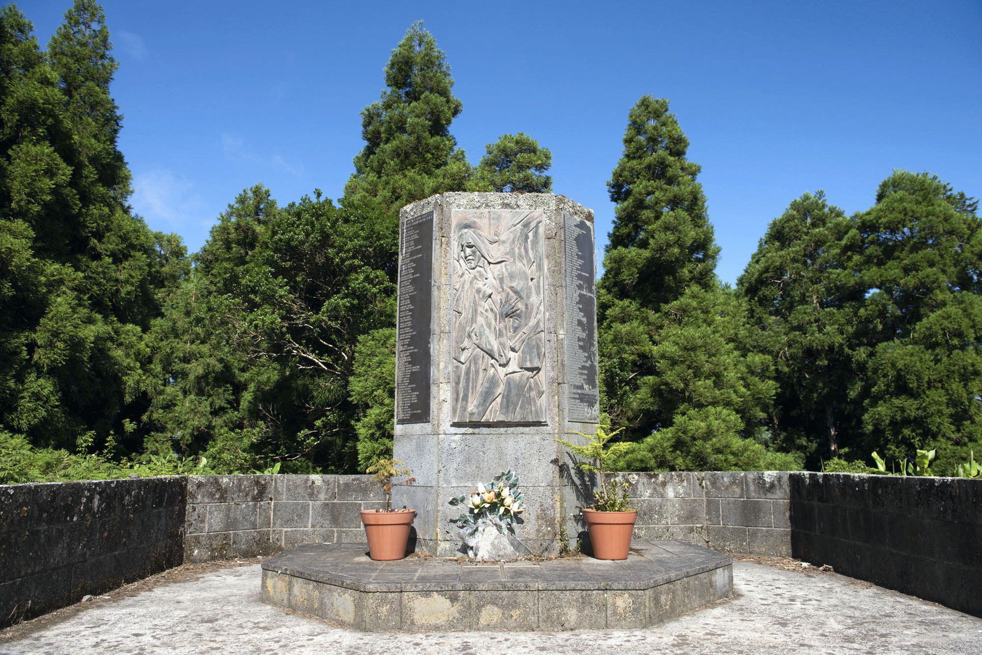 Denkmal am Nordgipfel des Pico Alto