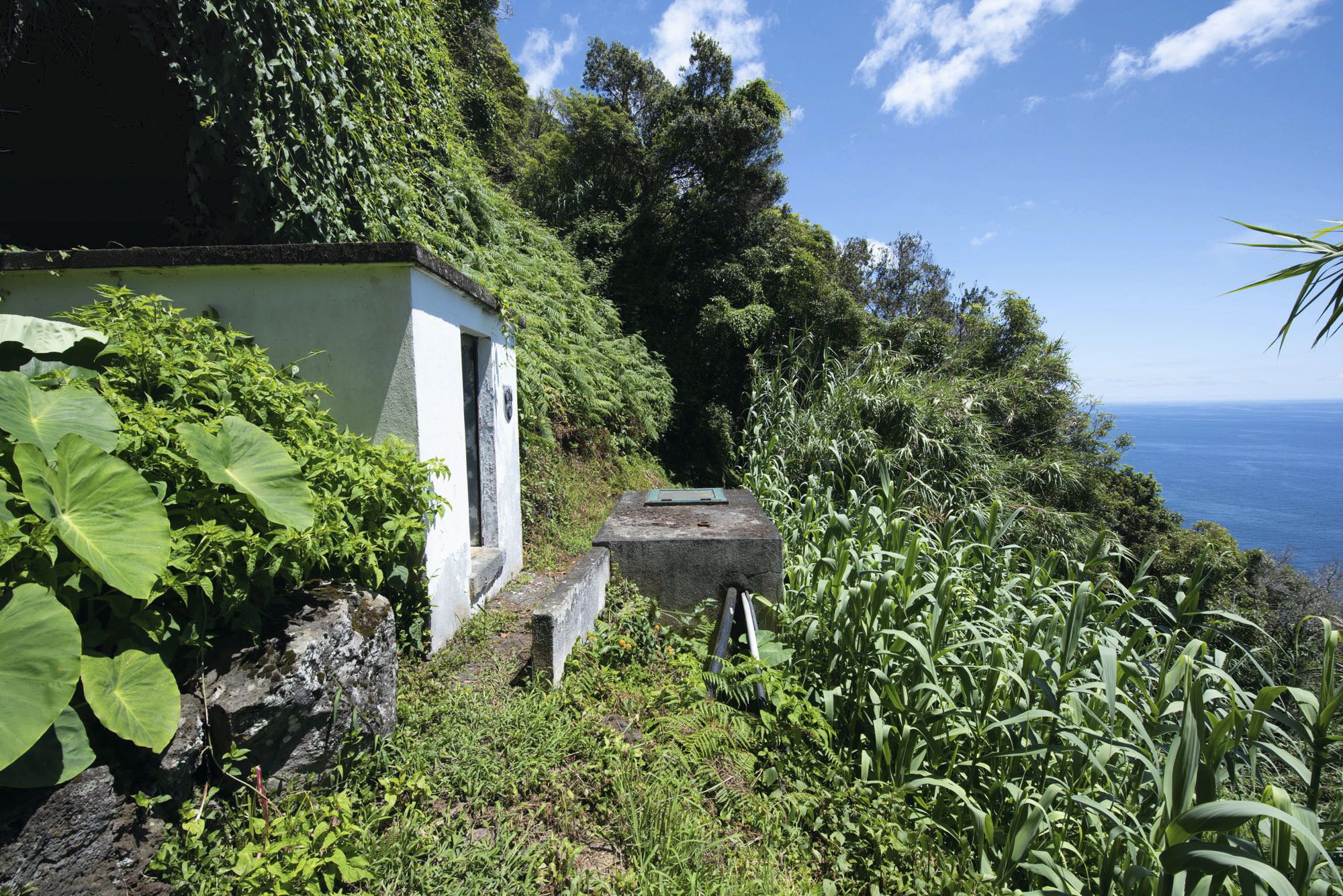 Wasserhaus am Weg nach Fajã Grande