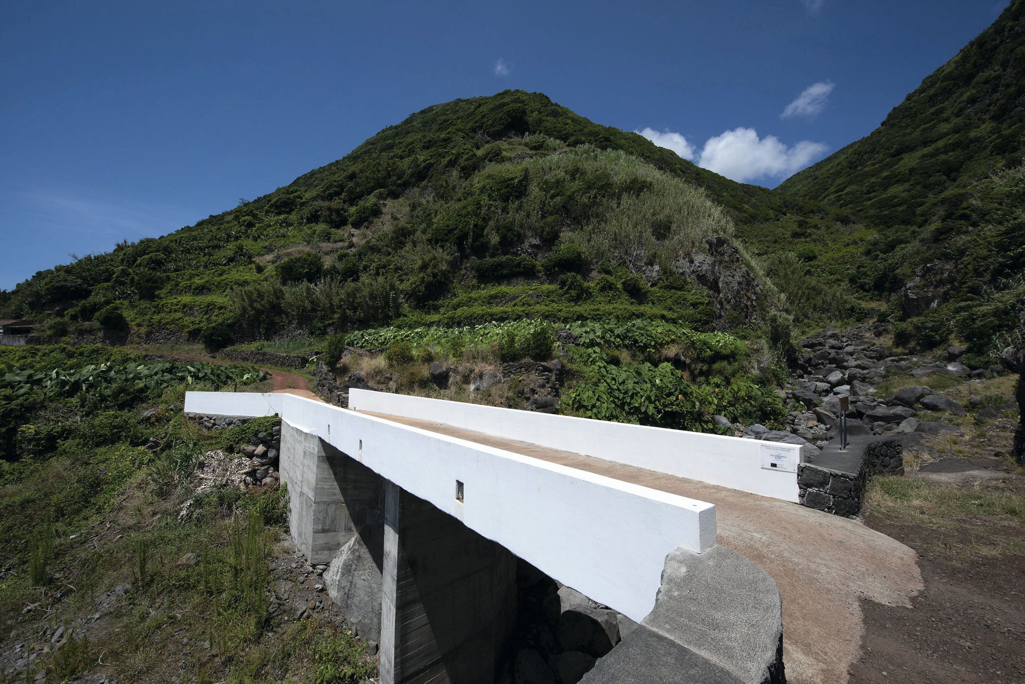 Brücke über den Ribeira de São João