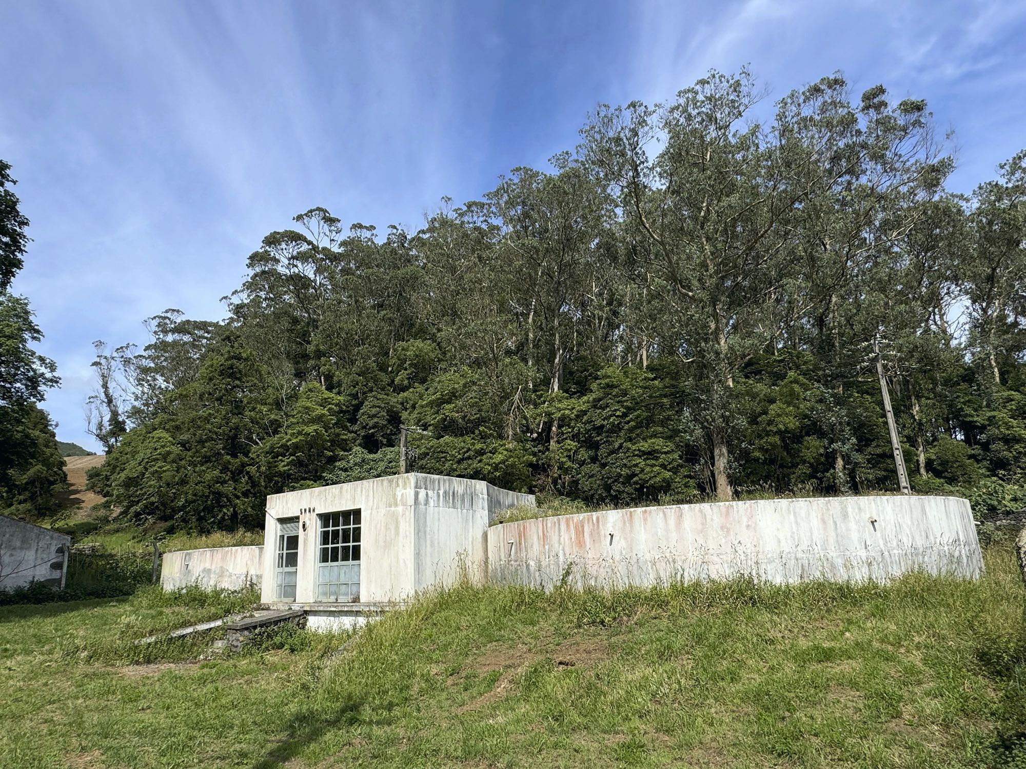 Wasserspeicher oberhalb der Quinta da Nasce Água