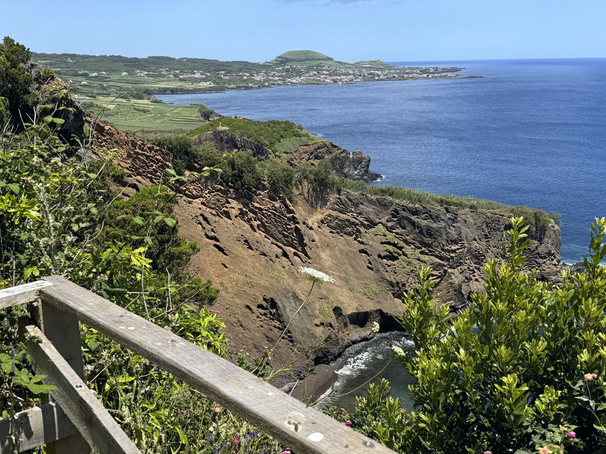 Aussichtspunkt auf die Südostküste von Terceira